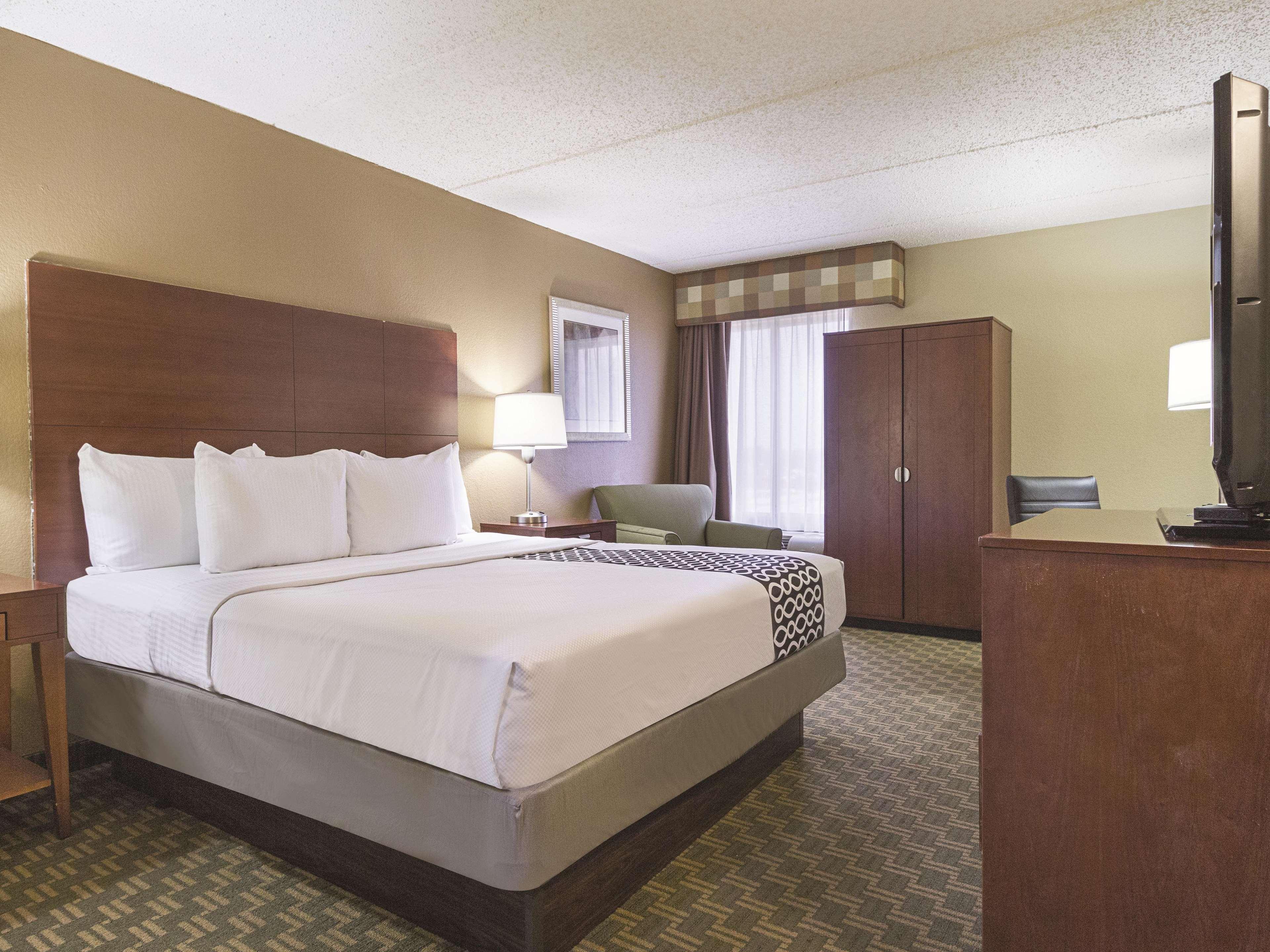 Hotel La Quinta By Wyndham Cleveland Airport West