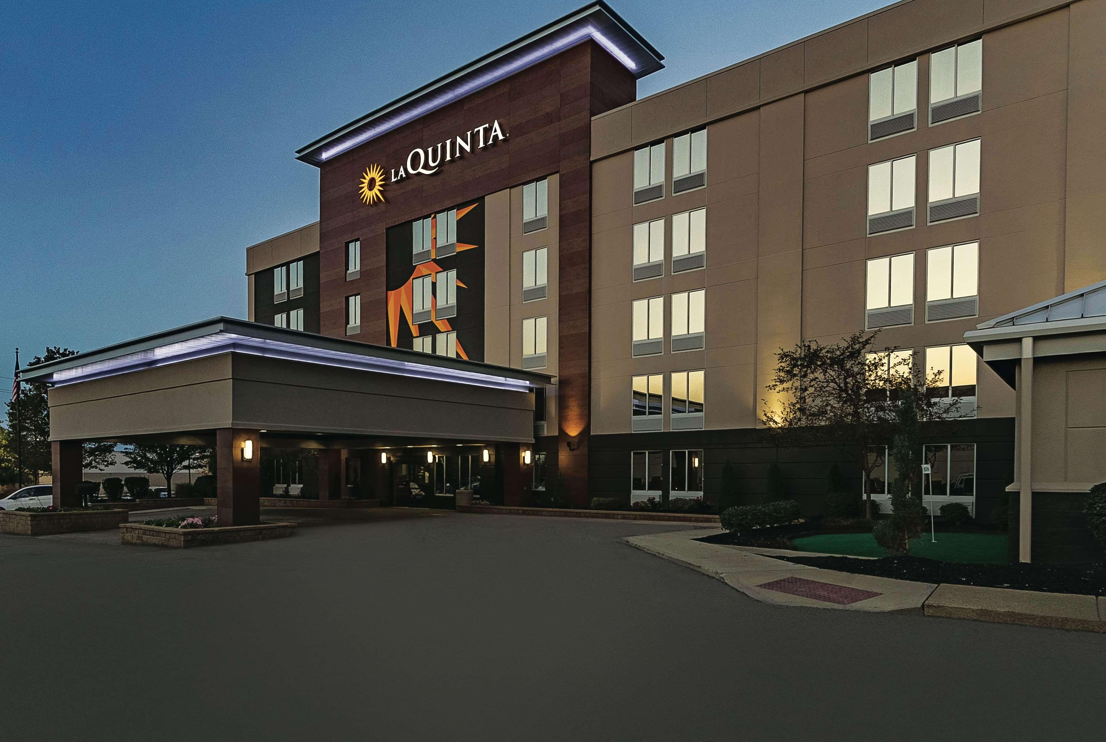 La Quinta By Wyndham Cleveland Airport West Hotel