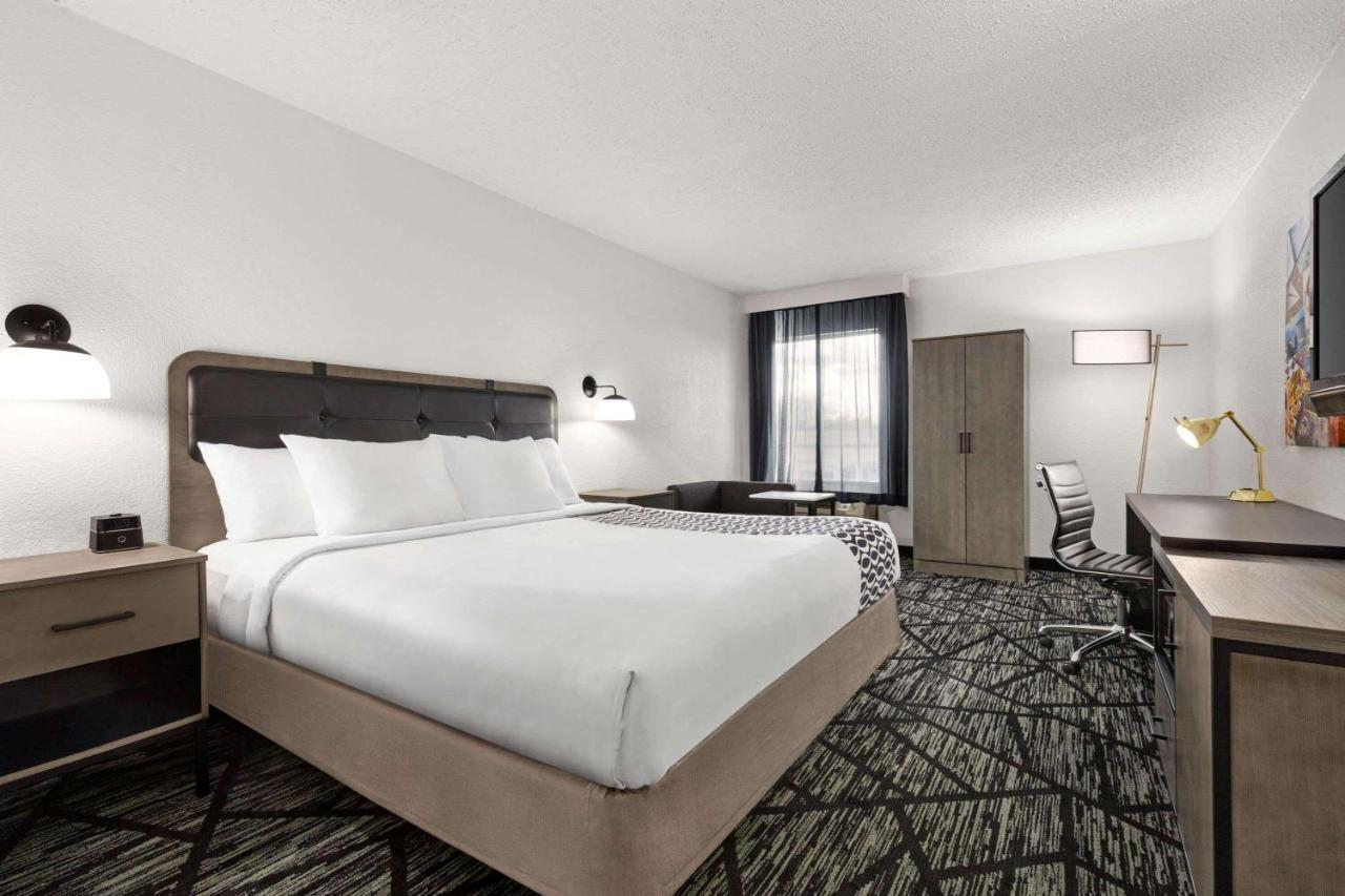 La Quinta By Wyndham Cleveland Airport West North Olmsted