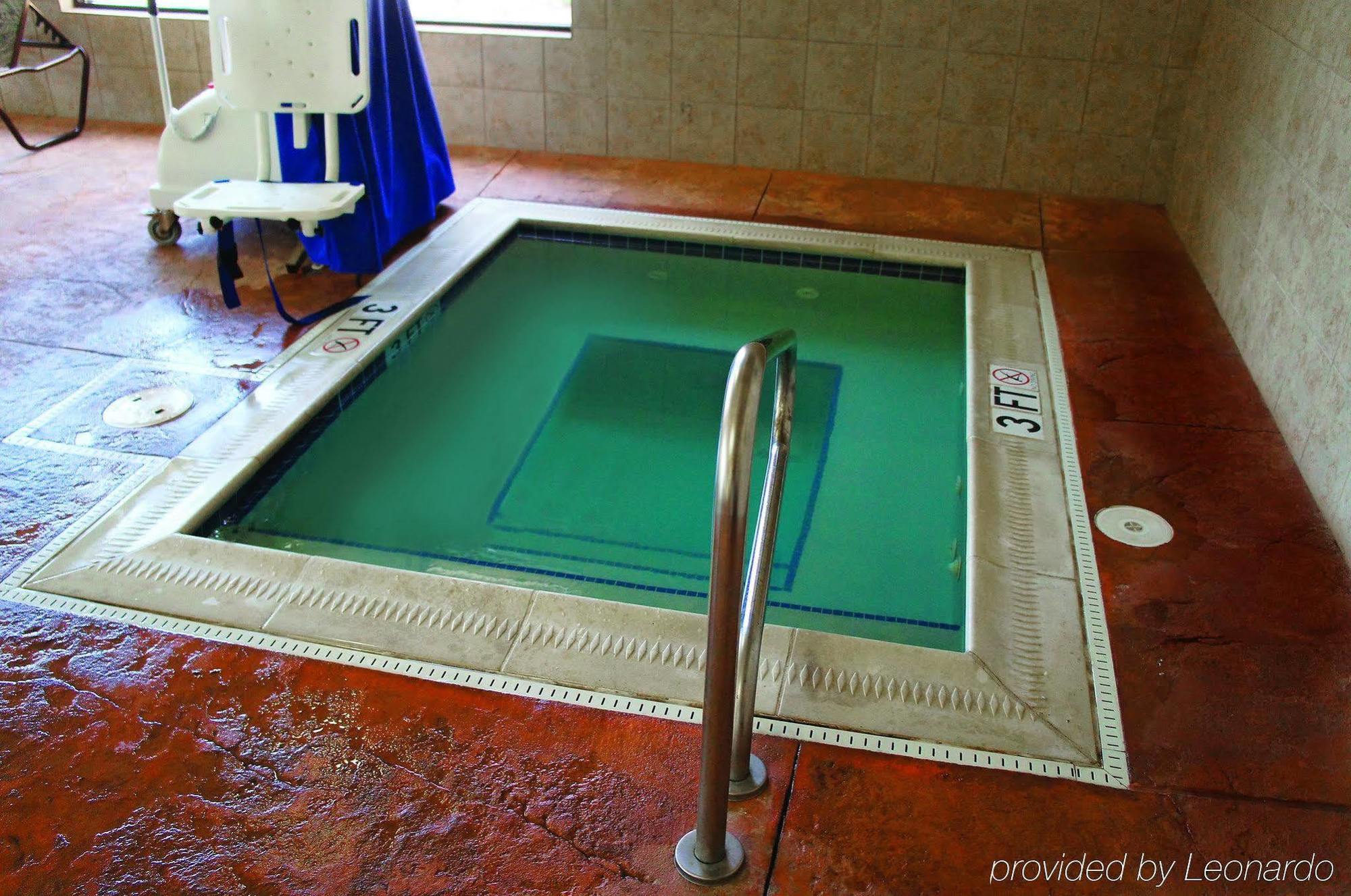 Hotel La Quinta By Wyndham Cleveland Airport West 3*
