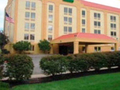 La Quinta By Wyndham Cleveland Airport West Hotel